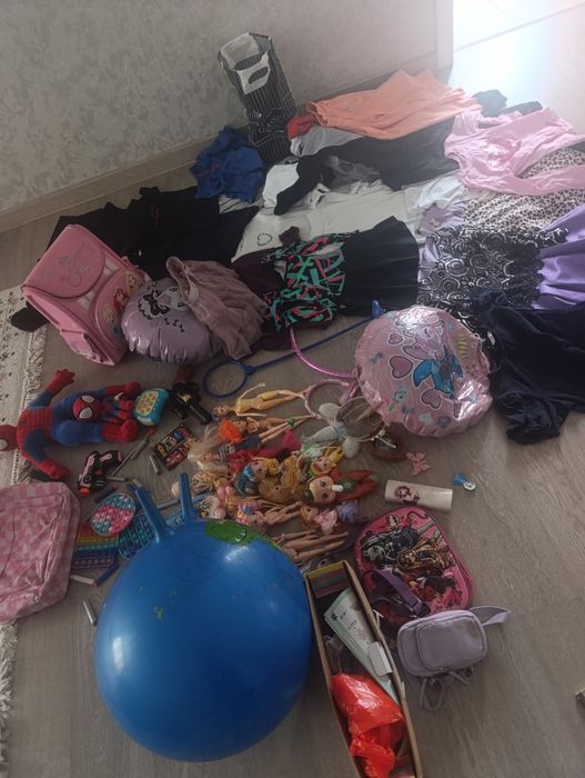 Продам игрушки и вещии разные буу