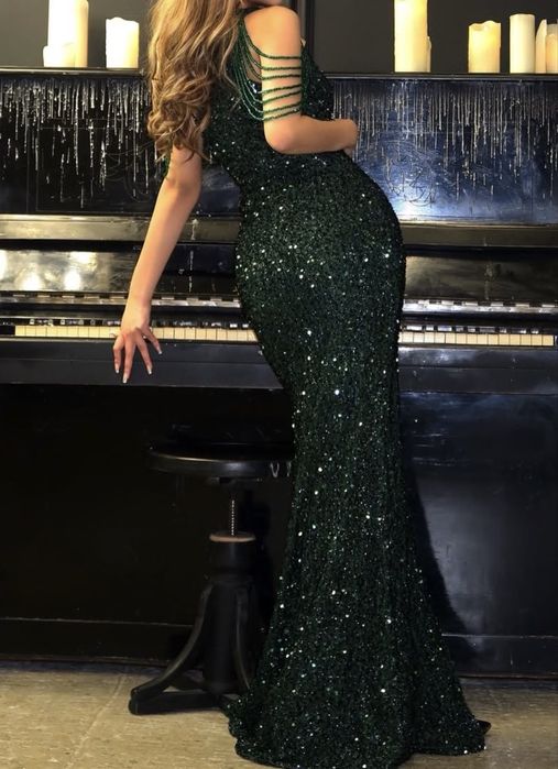 Продам вечернее платье в отличном состоянии.