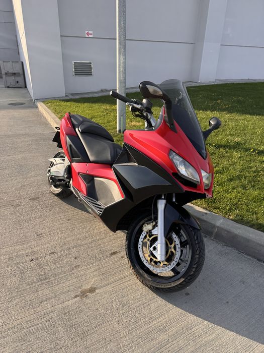 Aprilia SRV 850 maxi scuter gilera gp 800