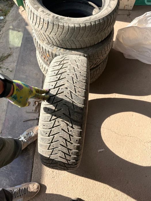 Продаю шины зимние 225/60/18