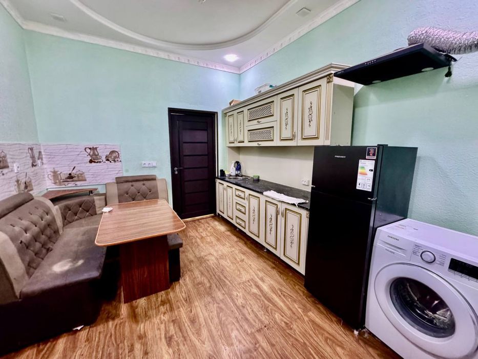 Vokzal UzGazoil qizil dom 350$