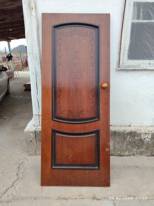 Ағаш есиктер бар