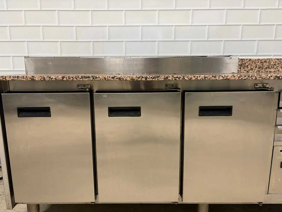 Banc frigorific Pizza/Patiserie NOVAMETA (2019) – Blat Granit, 3 uși, 217cm