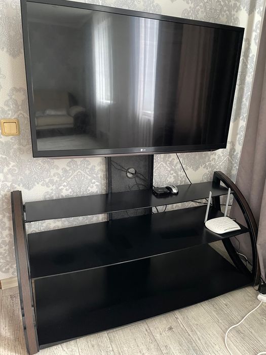 Продам телевизор с тумбой