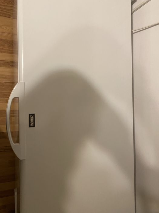 Lada frigorifica  zanussi nouă