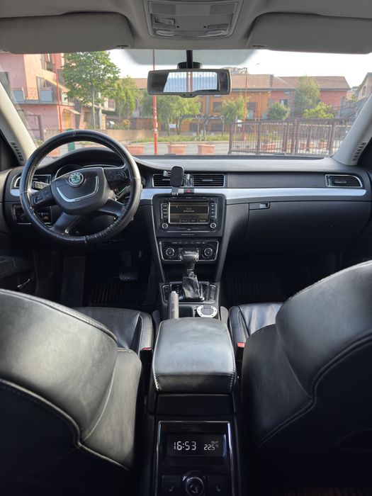 SKODA Superb 2011 — imagine 4