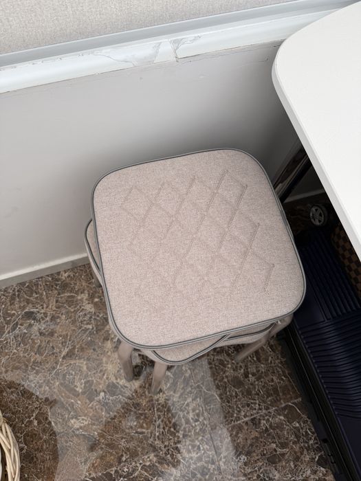 Стол и 4 стула за 35000 тг