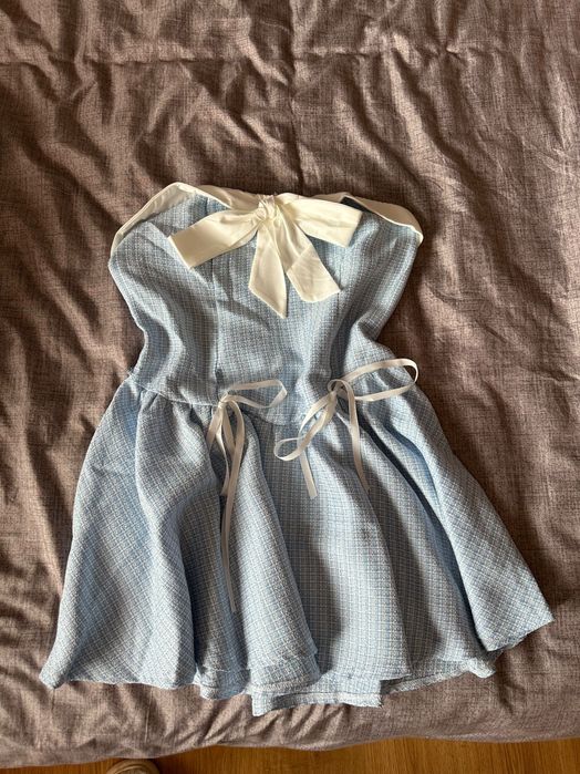 Небесно синя рокля