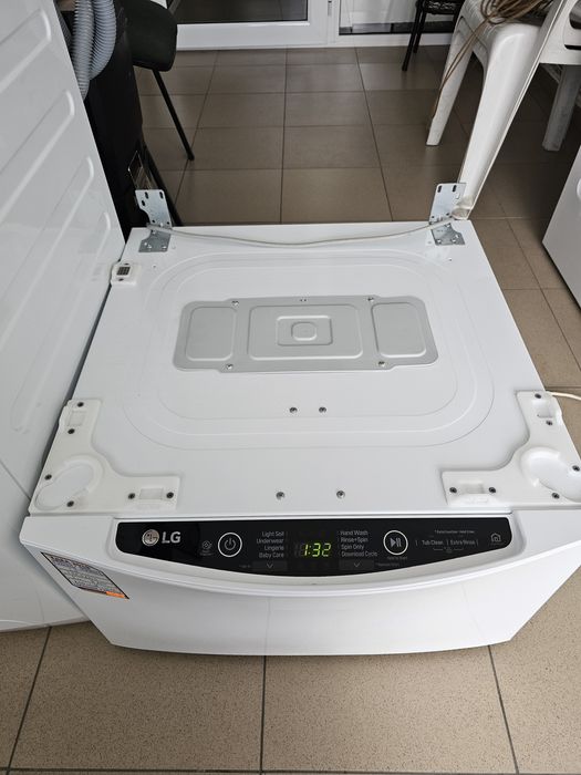 Малка Пералня LG