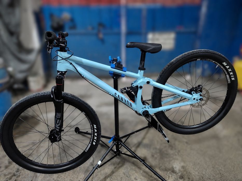 Продавам Canyon Stitched 720