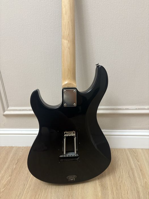 Продам электрогитару