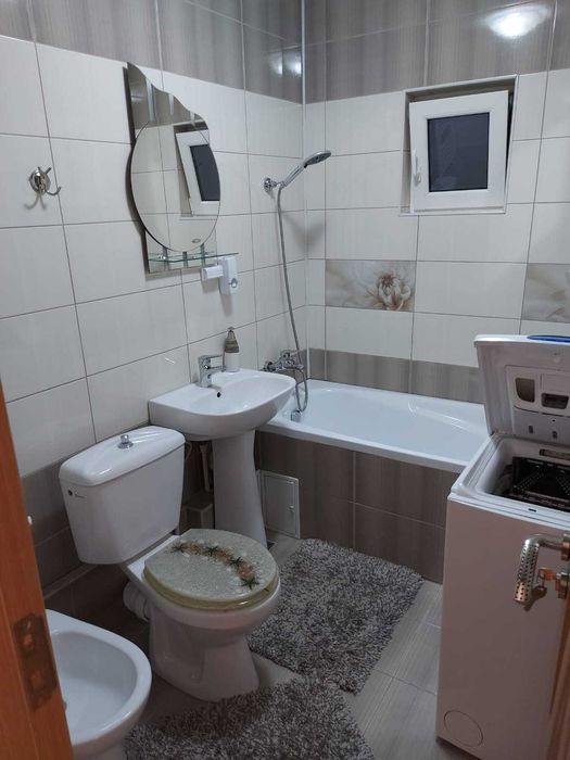 Închiriez apartament 2 camere Brosteni
