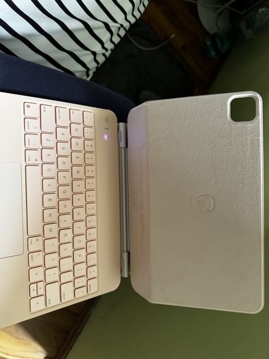 Husa cu tastatura ipad pro 11 inch air 4/5 Roz