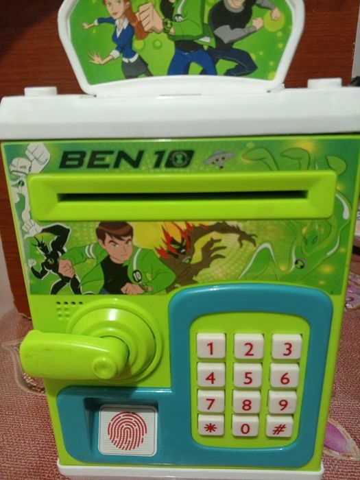 Копилка с рисунком Бен Тен б/у