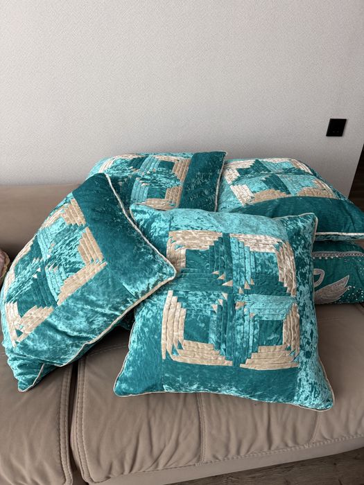 Продам подушки веллюровые 60х60