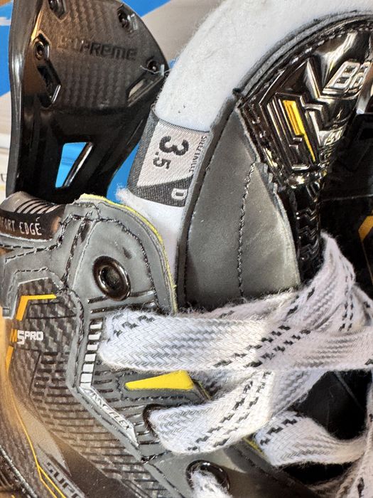 Хоккейные коньки bauer S22 supreme M5pro
