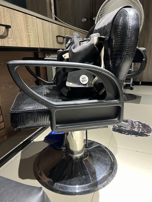 Продам кресла для парикмахера