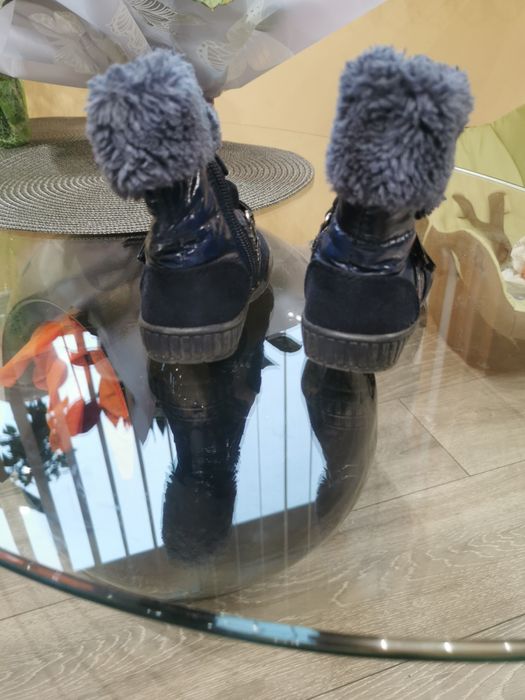 Тъмносини ботушки