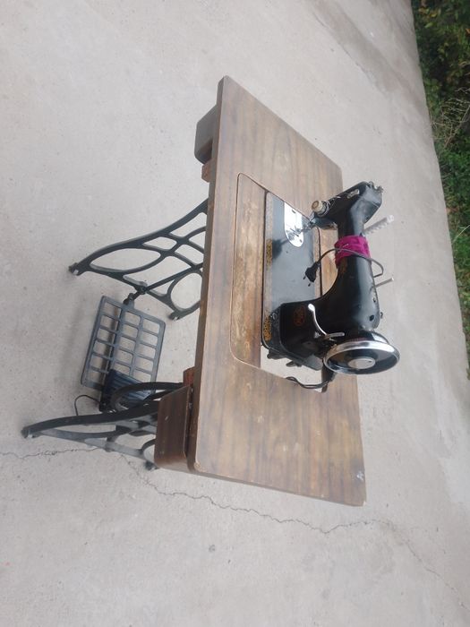 Машинка швейная с мотором