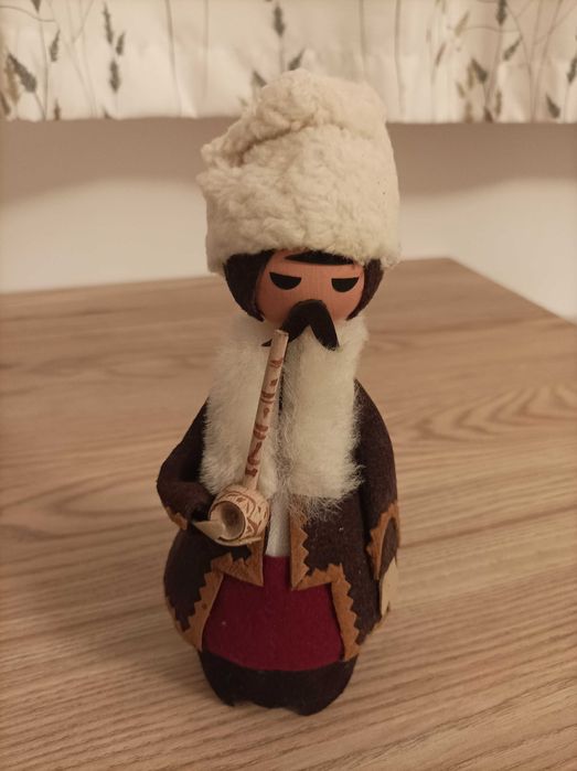 Стари сувенирни кукли в носии