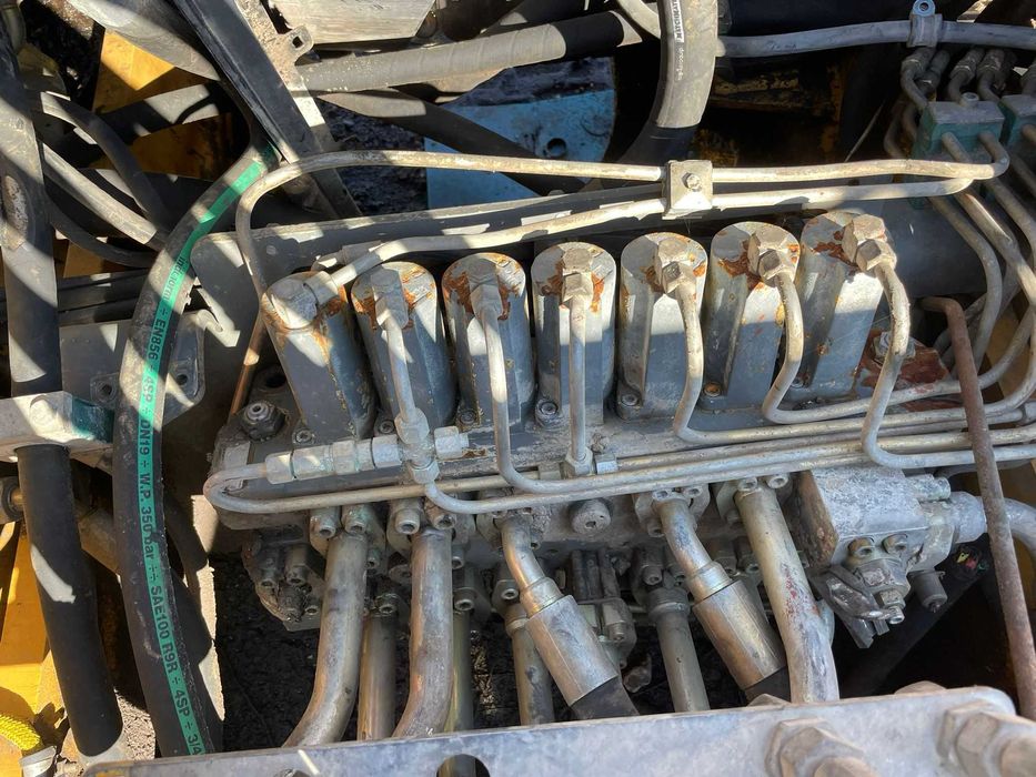 Distribuitor hidraulic de comenzi Liebherr 944 Litronic