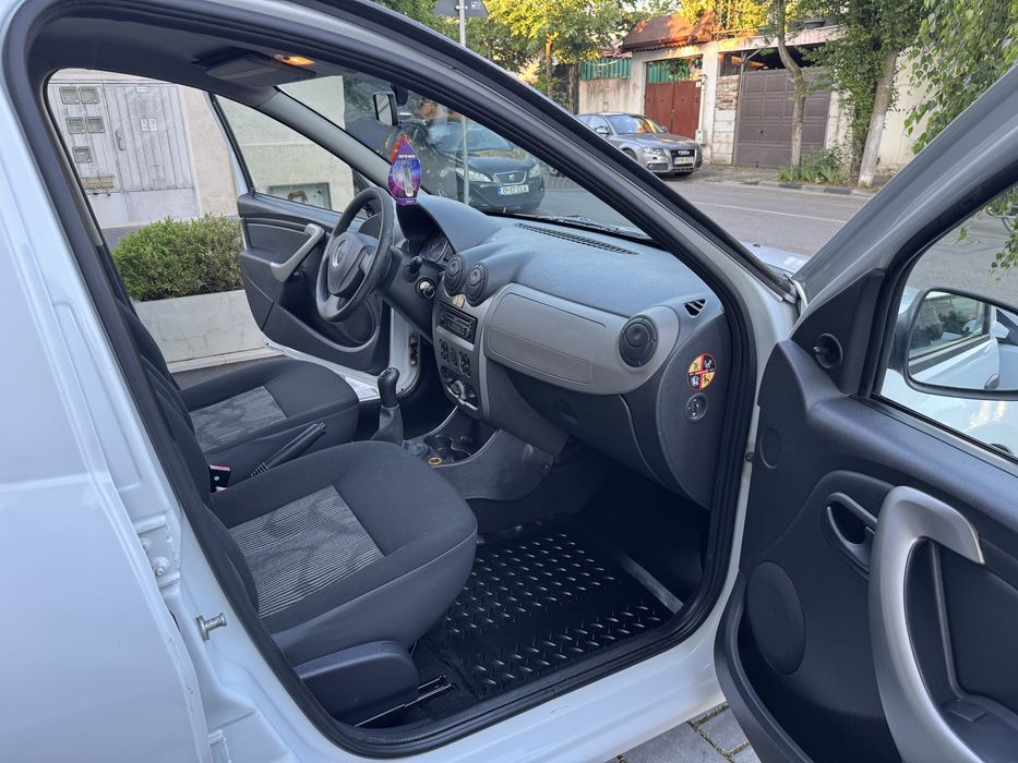 Dacia Sandero 1.6 MPI cu 99.000 km reali stare perfecta