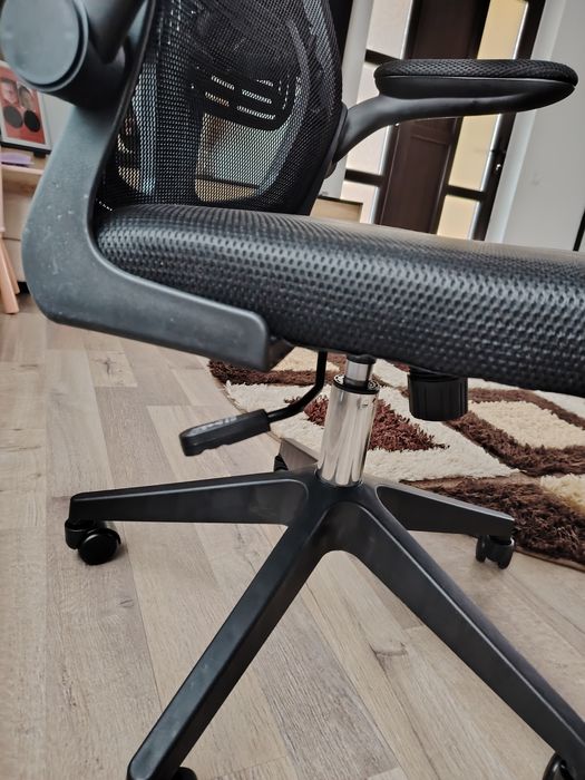 Scaun birou nou de culoare  neagra