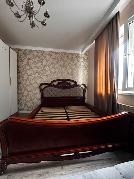 Продам двуспальную кровать