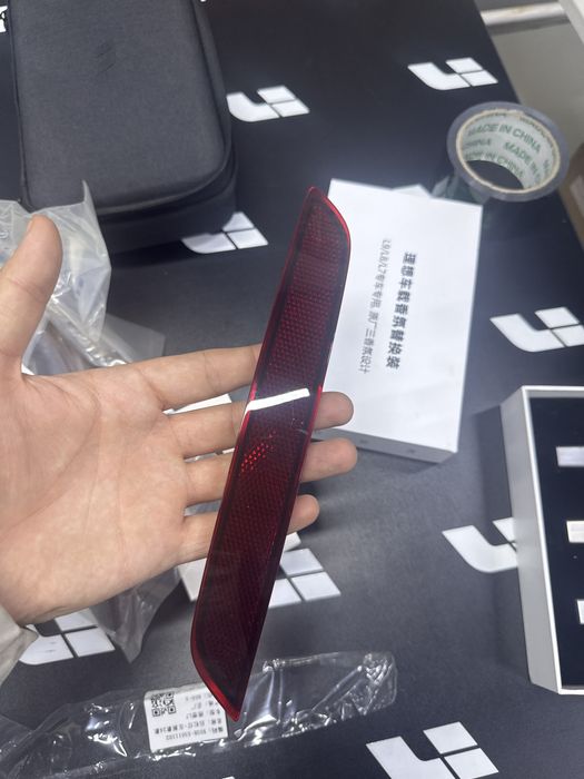 Отражатели на задний бампер для Lixiang L9