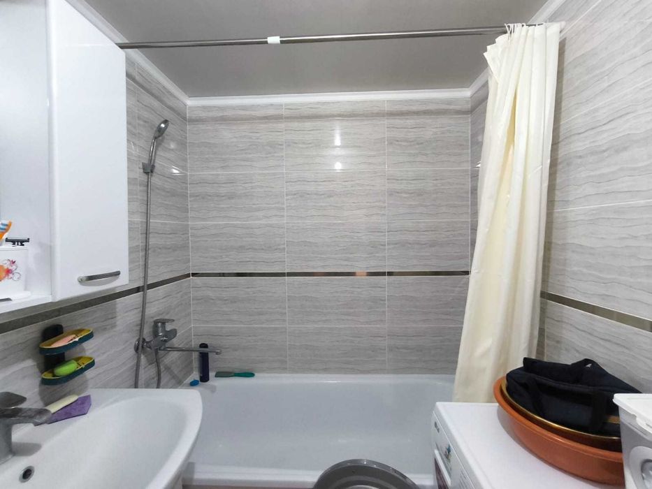 Продам 2 ком , в 12 мкр