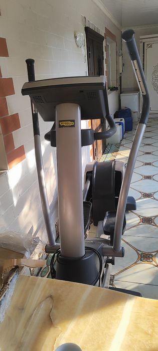 Эллиптический тренажёр профессиональный