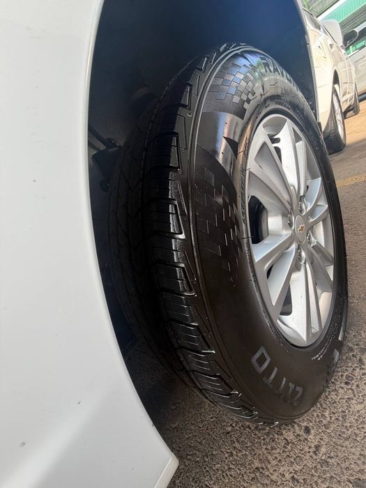 SROCHNA sotiladi oq kobalt