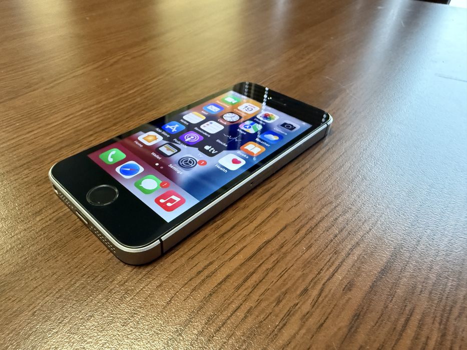 iPhone SE - 16GB - Като Нов