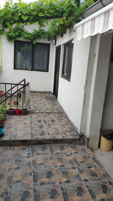 Vand etaj casa zona ultacentarala, 2 camere + terasa a 3-a camera
