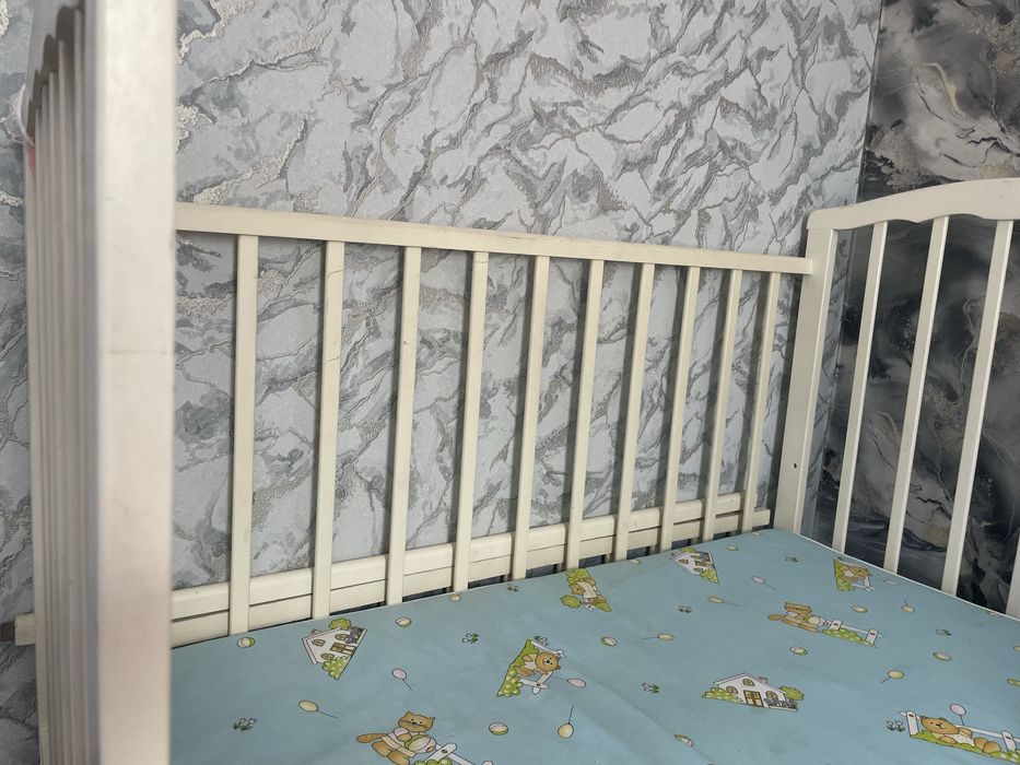 Продам детскую кроватку за 5000