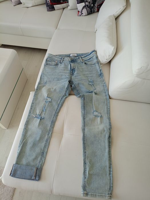 Vand blugi bărbătești Jack& Jones,produs de calitate superioara,in sta