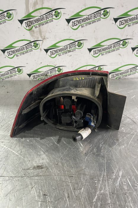 Lampa / Tripla stop dreapta pe aripa Renault Laguna a 2-a generatie