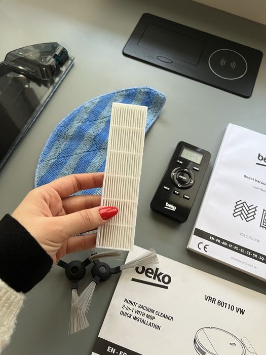 Aspirator robot BEKO VRR60110VW, 0.5l, autonomie max 110 min, Wi-Fi, functie mop