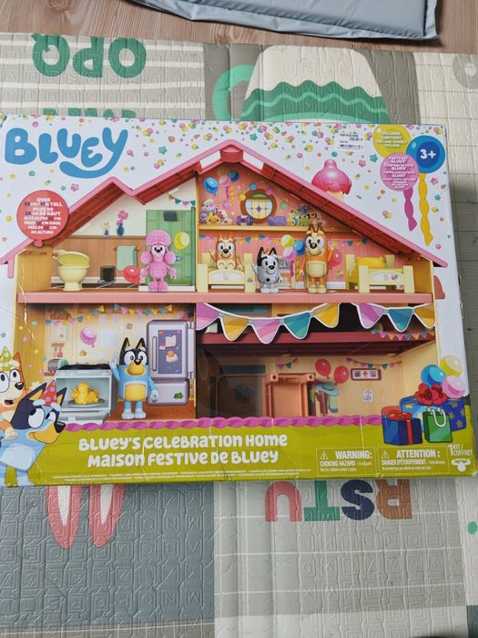 Casă Bluey' Celebrating Home