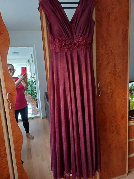 Rochii de seara aproape noi , purtate o singura dată