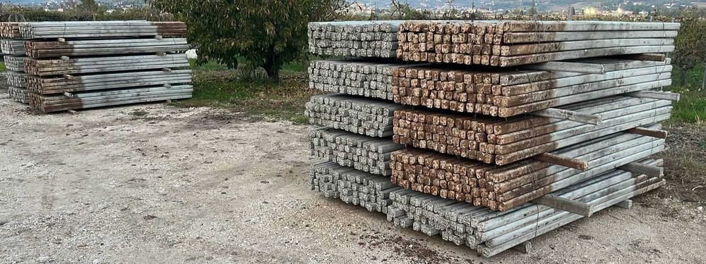 Vand stalpi din beton.