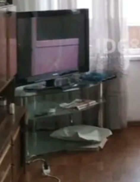 Угловой стеклянный столик