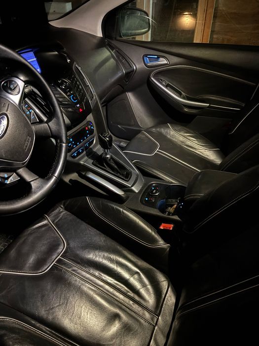 Vând Ford focus an 2011