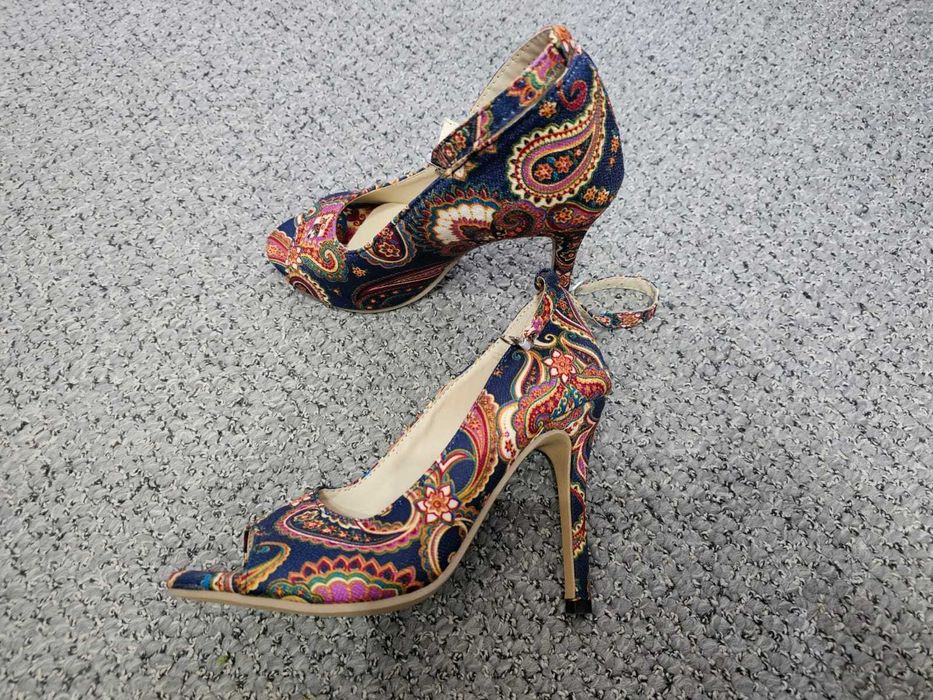 Pantofi eleganti NOU