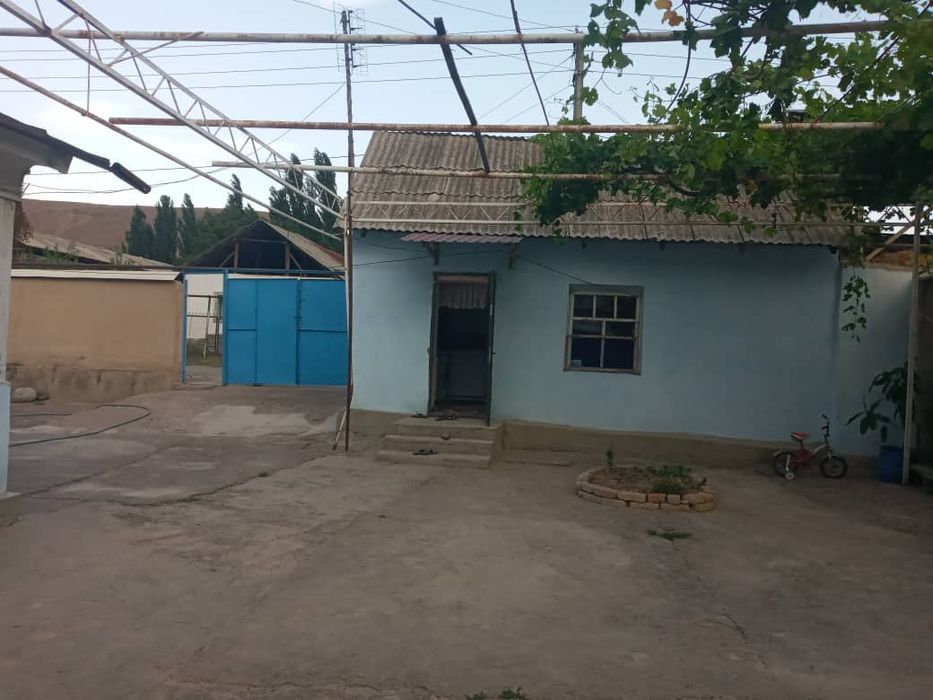 Uy sotiladi.50.000 y.e