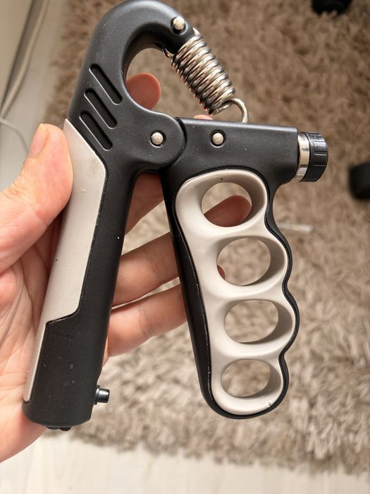 Експандер за китка с пружинен контрауправител регулируемо 5-100 кг