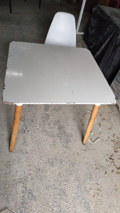 Стол 80*80 стулья б.у