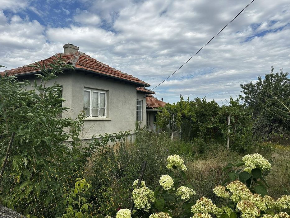 Къща в Варна, област-с.Доброплодно площ 80 цена 32000