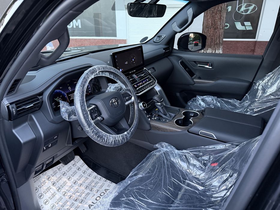 Toyota 300 3.5 full 2026-salondan olingan