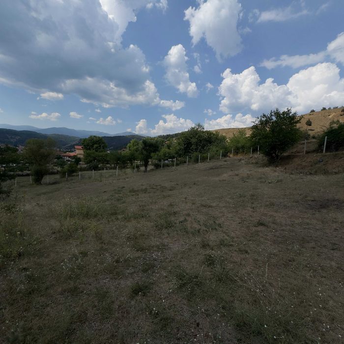 Продава имот град Белица